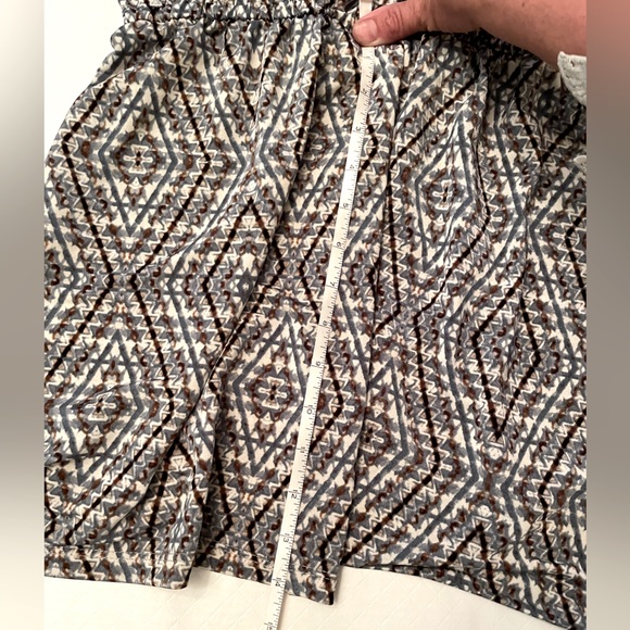 🦋3 for $21 🦋 Elan Beach sleeveless Large Romper. Elasticized at top & waist. - Picture 4 of 7